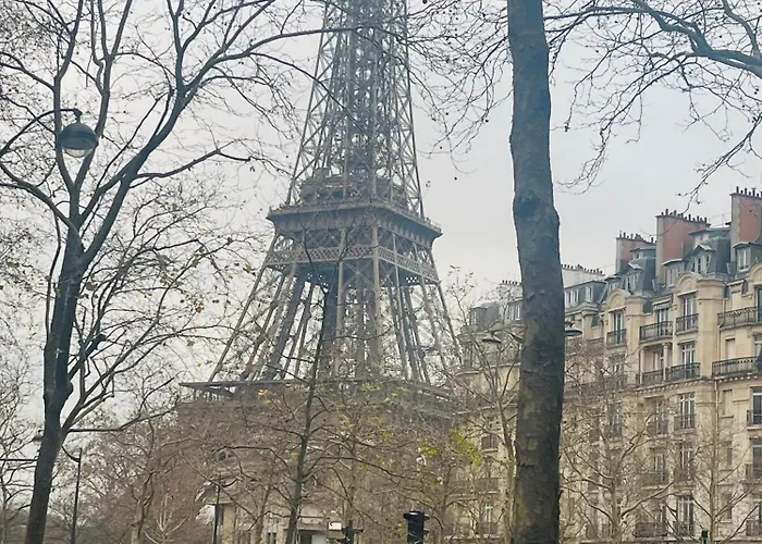 Charmante Place A Deux Pas De La Tour Eiffel