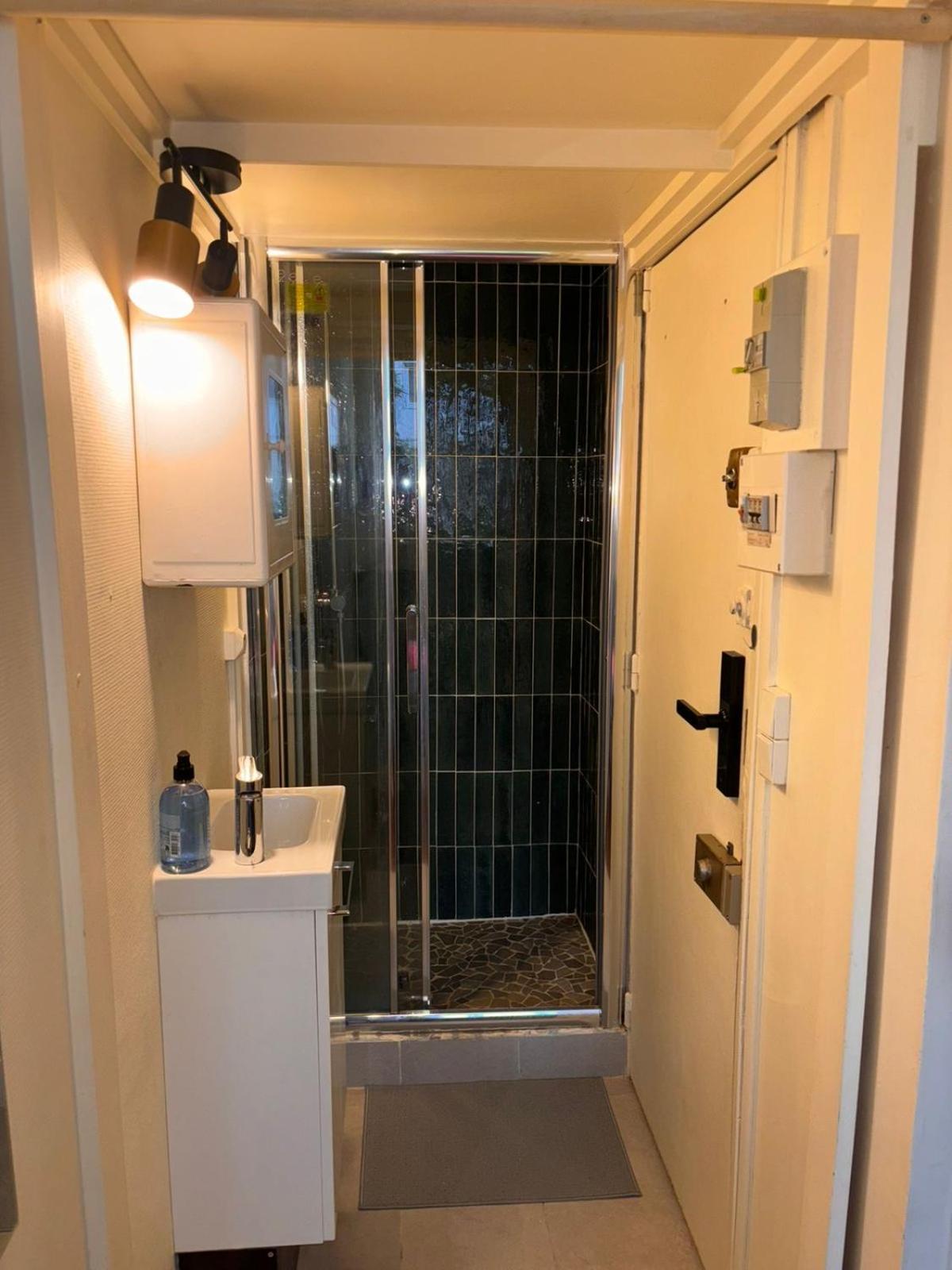 Charmante Place A Deux Pas De La Tour Eiffel Privatunterkunft *